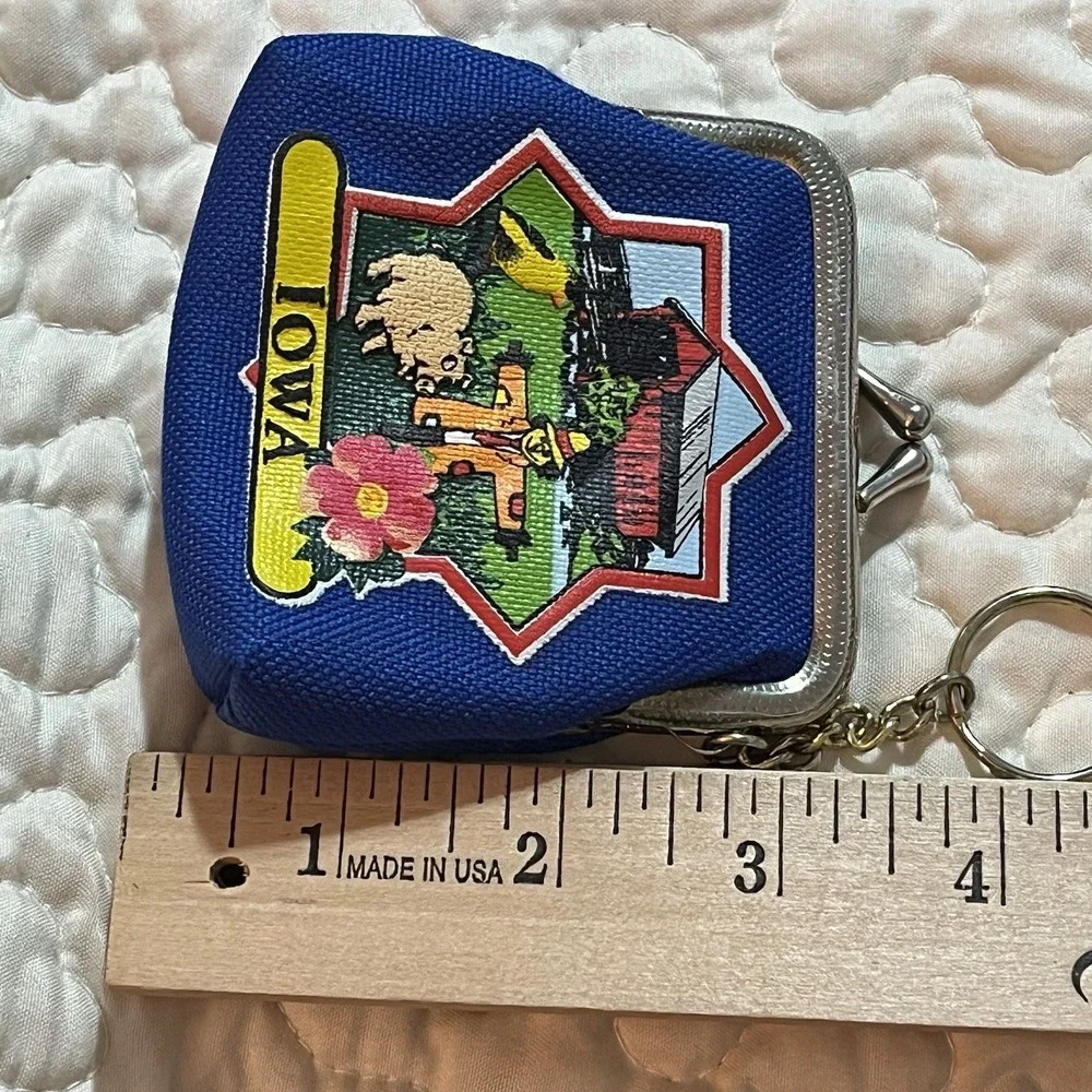Vintage IOWA Coin Purse Keychain Keyring Change Purse Kiss Clasp Souvenir Gift